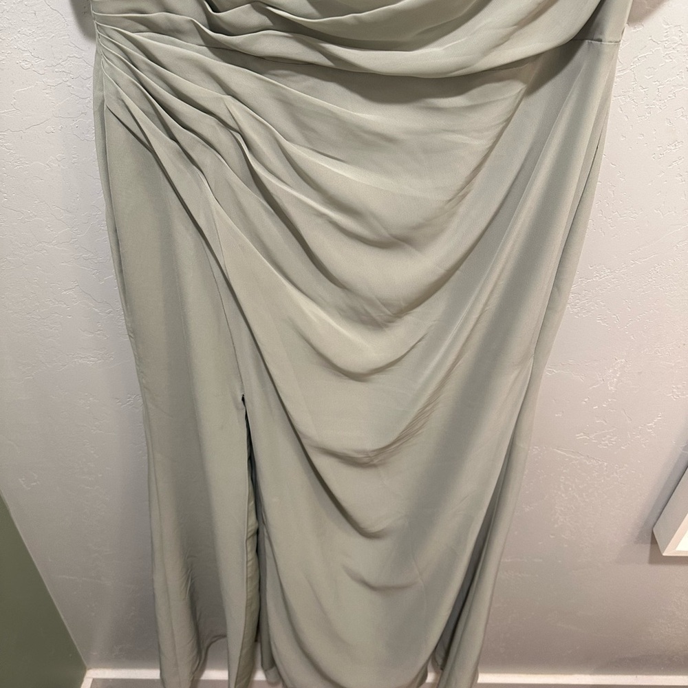 Super flattering JJs House bridesmaids dress - Picture 10 of 11